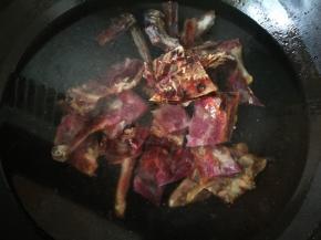 冷水入锅，出个水