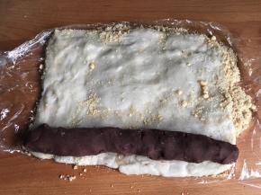 放在糯米糍的一边