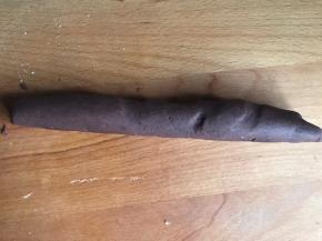 把红豆沙搓成长条