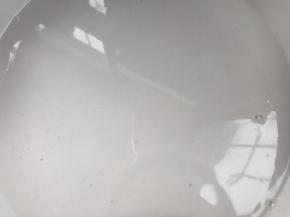 把糯米粉放入锅中，加入3倍的清水，边加水边搅拌成稀糊状即可