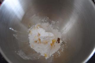加入糖粉拌匀