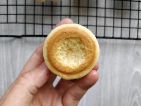 用小勺把底部挖出一个小坑，用来填充内馅。