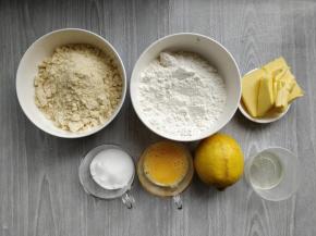 准备好各种食材。