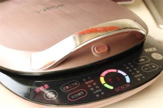 电饼铛选择馅饼功能，共6分钟。接下来就是等待了。