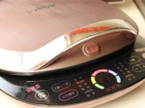 电饼铛选择馅饼功能，共6分钟。接下来就是等待了。