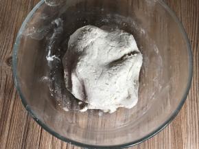 用手揉成光滑面团