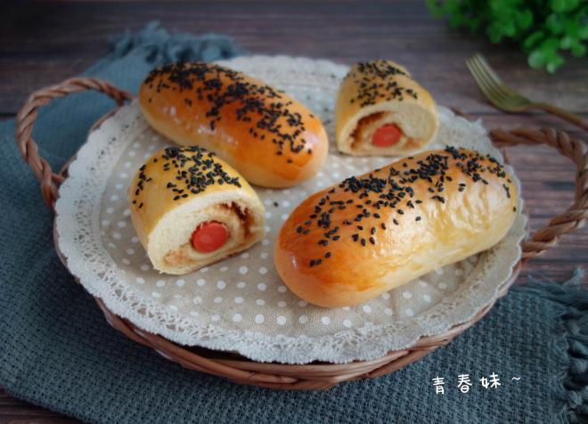 火腿肉松面包卷