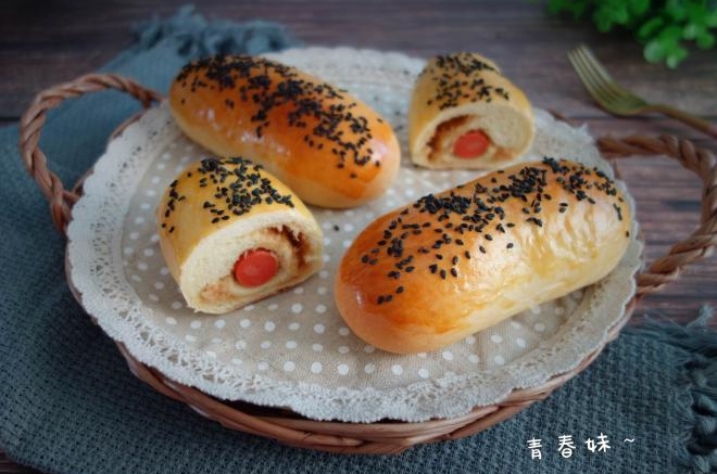 火腿肉松面包卷