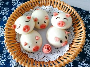 巧克力放裱花袋隔热水融化后剪小口画出小猪的眼镜