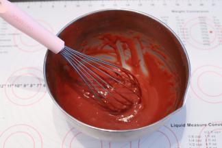 拌至顺滑的蛋糕糊