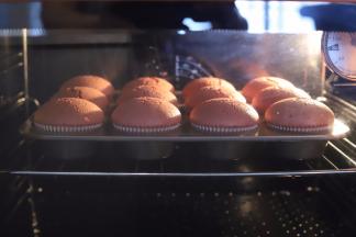 烤箱预热170度上下火中层25-分钟