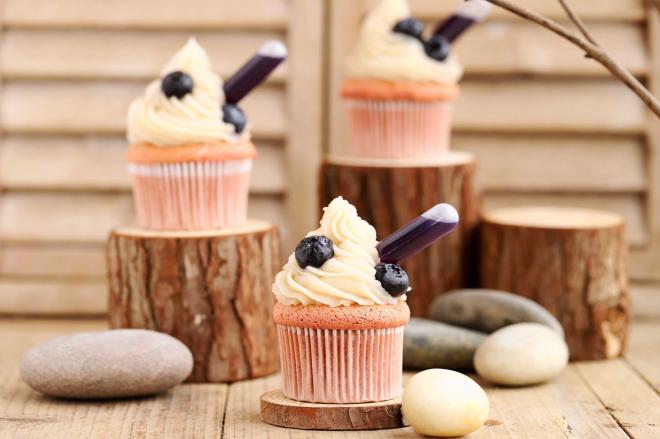 红丝绒蓝莓杯子蛋糕