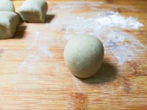 尖头朝下放在案板