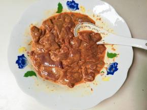 拌匀腌制十分钟