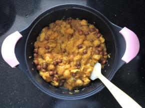 用勺子压成泥。