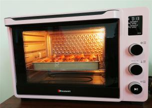 烤箱预热200度，把烤盘放入中下层，上下管烤制25分钟