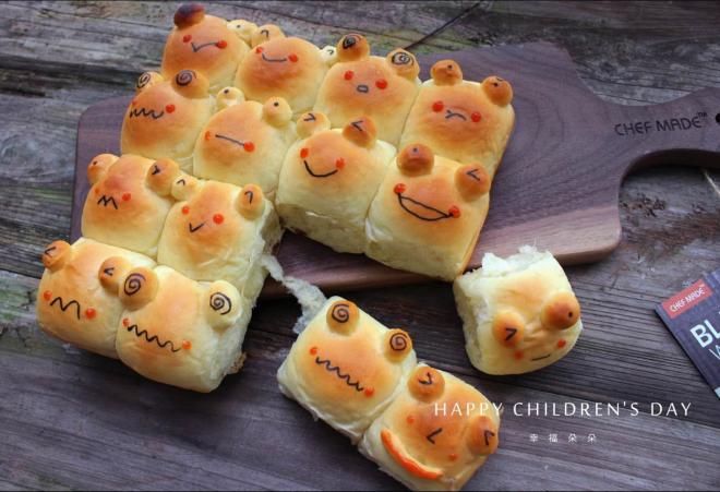 青蛙挤挤小面包