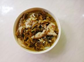 锅内全部倒到大碗里。
