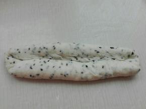 如图，上下两端向中间折压