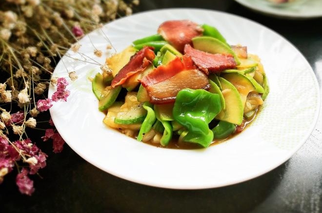 西葫芦腊肉片