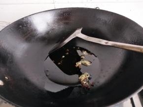 热锅入油