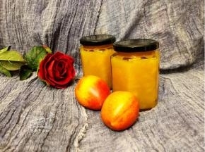 装果酱的瓶子请煮15分钟杀菌。果酱装入后，入冰箱冷藏保存。