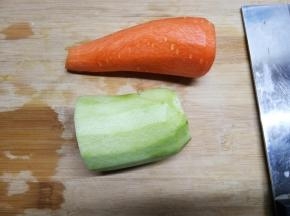 萝卜洗净去皮