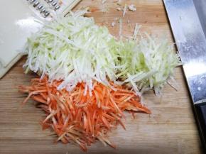 用擦丝器擦成细丝