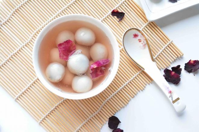玫瑰芝麻汤圆