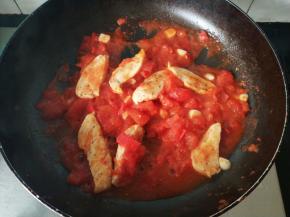 大约5－8分钟，番茄软烂呈酱汁状。