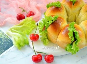 漂亮的花环面包就做好啦