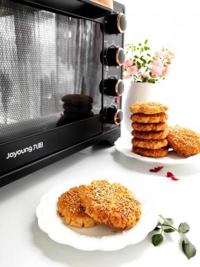 芝麻桃酥出炉啦，做法简单，香酥美味特好吃！