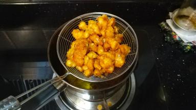 捞起沥干油，完成