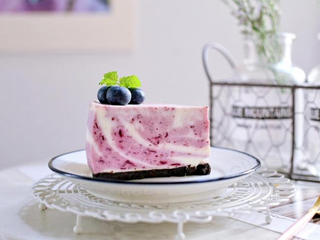 大理石花纹蓝莓冻芝士蛋糕