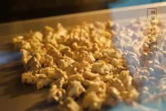 放进150度预热好的烤箱烘烤