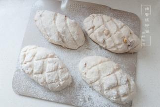 取出，筛粉，割包