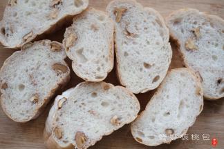 切开，满满的核桃，好满足