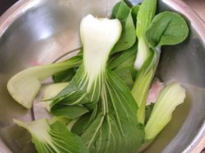 油菜摘好，清水清洗干净