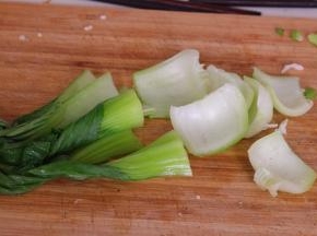 将油菜的头部切掉