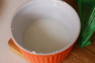 淀粉用凉水搅拌均匀