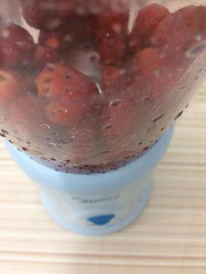 将草莓打成泥