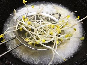 把黄豆芽焯熟