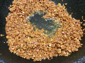 翻炒至油变清亮不浑浊就可以出锅了