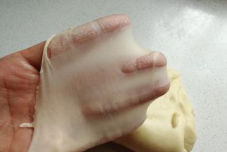 一直揉面至这种完全扩展阶段后即揉面完成。