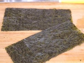 紫菜从中间切开