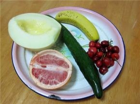 将水果蔬菜都准备好