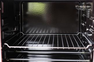 长帝CRTF32WBL让我等懒人最满意的地方，是全搪瓷内胆，清洁起来SO EASY!!!真的就是分分钟的事儿，烤鸡烤鱼也不怕油乱溅了，只要拿个抹布轻轻一抹，油污轻松去除！