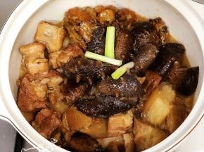我这个大概焖烧了40分钟，至软硬符合你喜欢的口感即可。