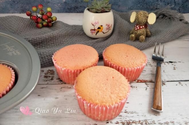 红龙果海绵纸杯蛋糕