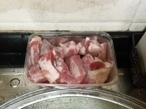 排骨斩块洗净